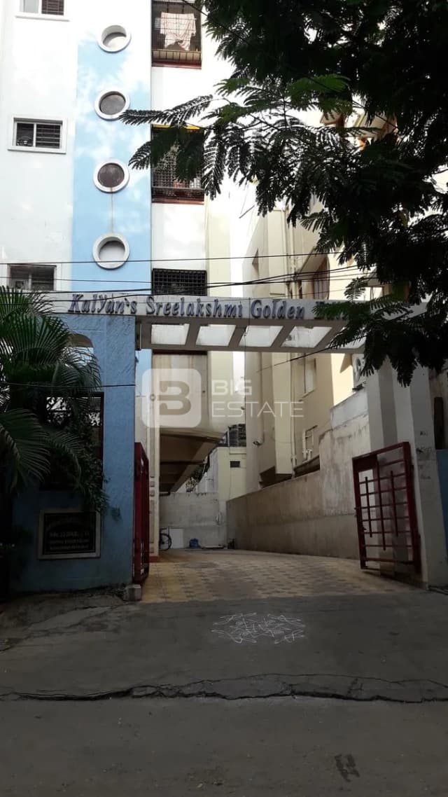 Kalyan Kalyans Sreelakshmi Golden Edifice